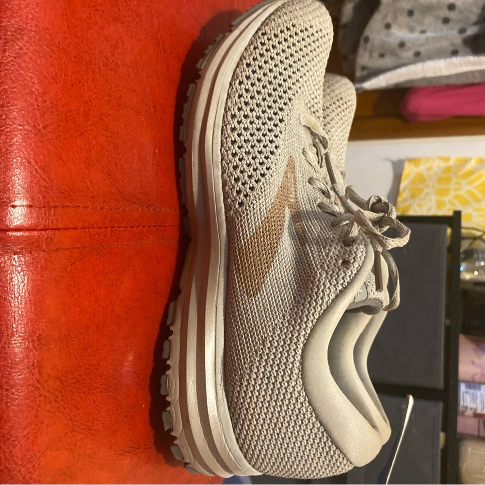 Brooks Light Gray Sneakers